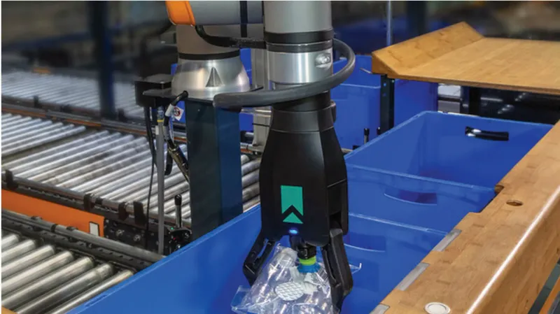 Smart Item Robotics _SIR_ - picking robot on GtP workstation picture